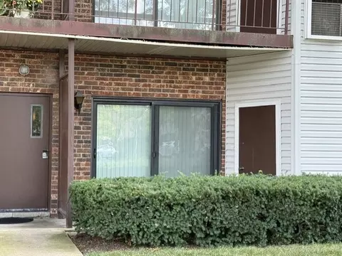 Exterior - 1500 Harbour Dr #1S, Wheeling, IL 60090 photo 1 of 2