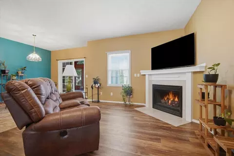 Living - 604 Eddy Rd, Bloomington, IL 61704 photo 1 of 2