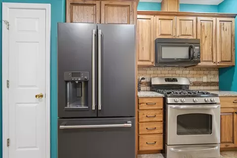 Kitchen - 604 Eddy Rd, Bloomington, IL 61704 photo 4 of 4