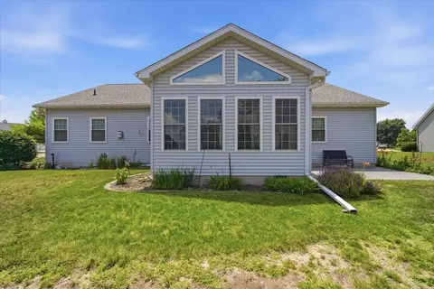 Exterior - 604 Eddy Rd, Bloomington, IL 61704 photo 3 of 4