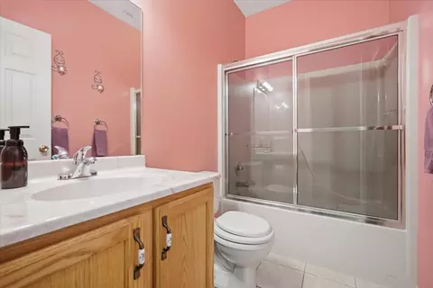 Bath - 604 Eddy Rd, Bloomington, IL 61704 photo 3 of 4