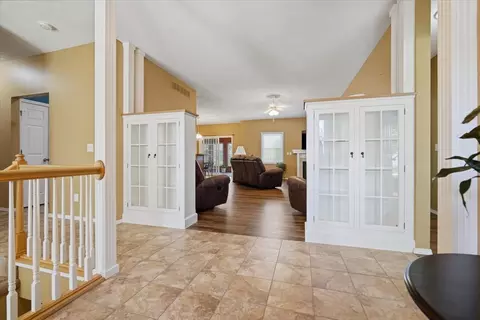 Entry Way - 604 Eddy Rd, Bloomington, IL 61704 photo 2 of 3