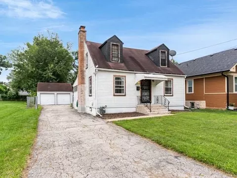 Exterior - 1029 Front St, Aurora, IL 60505 photo 4 of 4