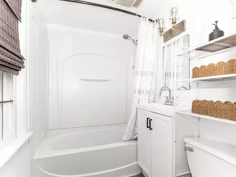 Bath - 1029 Front St, Aurora, IL 60505 photo 1 of 2