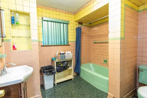 Bath - 2808 E State St, Rockford, IL 61108 photo 2 of 2