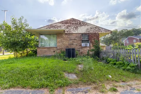 Exterior - 2808 E State St, Rockford, IL 61108 photo 5 of 10