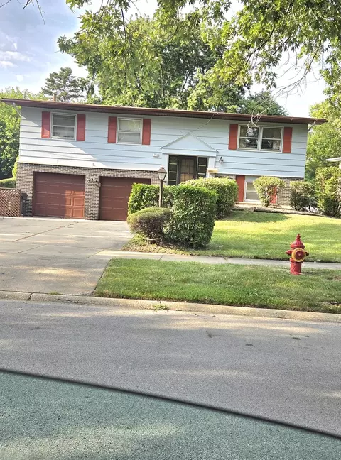 741 W Fitzhenry Ct, Glenwood, IL 60425