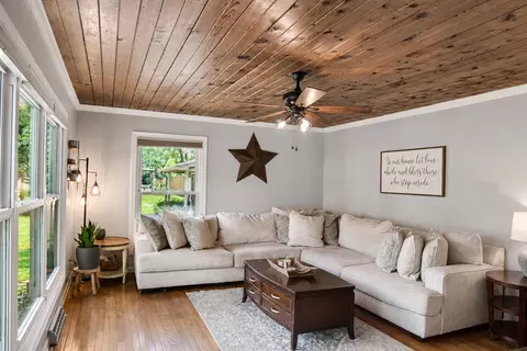 Living - Undisclosed, Elgin, IL 60123 photo 2 of 2