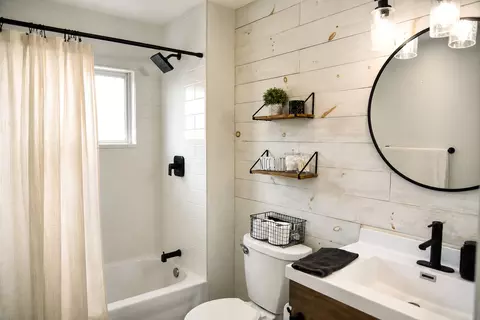 Bath - Undisclosed, Elgin, IL 60123 photo 1 of 1