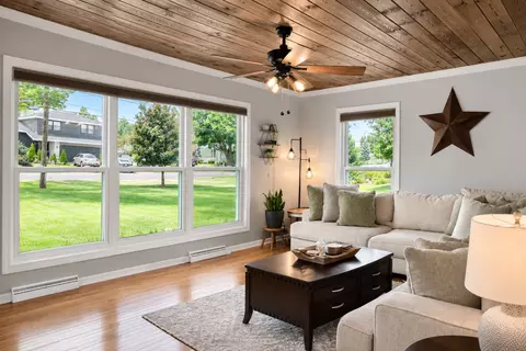 Living - Undisclosed, Elgin, IL 60123 photo 1 of 2