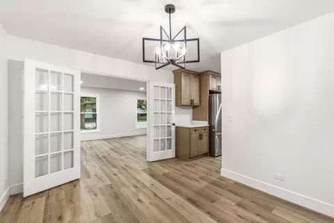 Entry Way - 1080 Dresden Dr, Hoffman Estates, IL 60192 photo 1 of 1