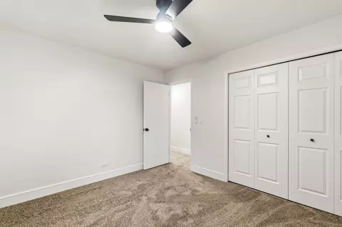 Bedroom - 1080 Dresden Dr, Hoffman Estates, IL 60192 photo 4 of 6