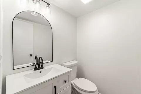 Bath - 1080 Dresden Dr, Hoffman Estates, IL 60192 photo 1 of 4