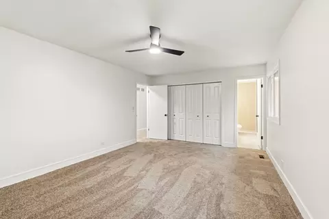 Bedroom - 1080 Dresden Dr, Hoffman Estates, IL 60192 photo 6 of 6