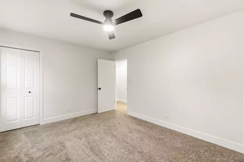 Bedroom - 1080 Dresden Dr, Hoffman Estates, IL 60192 photo 2 of 6