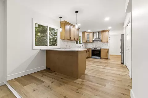 Kitchen - 1080 Dresden Dr, Hoffman Estates, IL 60192 photo 3 of 3