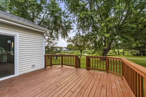 Exterior - 1080 Dresden Dr, Hoffman Estates, IL 60192 photo 2 of 3