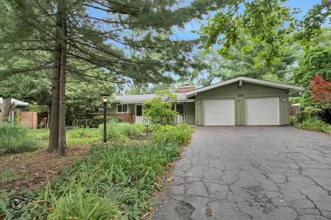 208 Shady Ln, Downers Grove, IL 60515