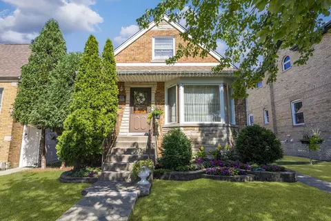 4833 N Moody Ave, Chicago, IL 60630