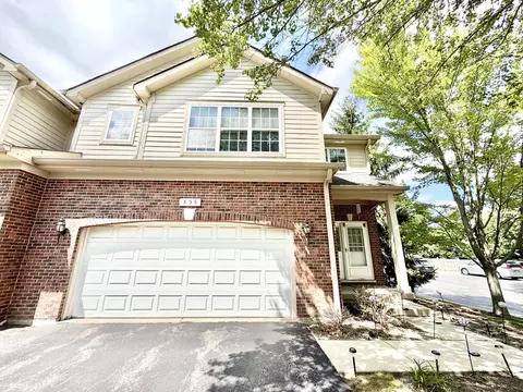 356 N West Pointe Dr, Vernon Hills, IL 60061