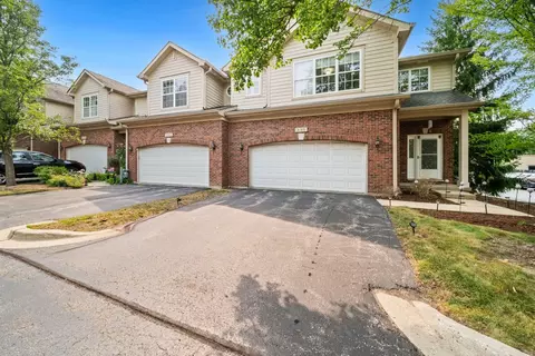 356 N West Pointe Dr, Vernon Hills, IL 60061