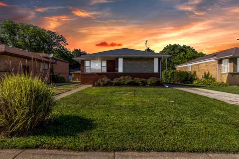 930 E 161st Pl, South Holland, IL 60473