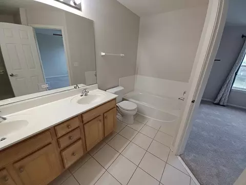 Bath - 14528 Thomas Jefferson Dr, Plainfield, IL 60544 photo 1 of 2