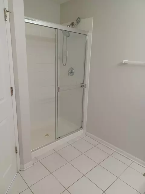 Bath - 14528 Thomas Jefferson Dr, Plainfield, IL 60544 photo 2 of 2