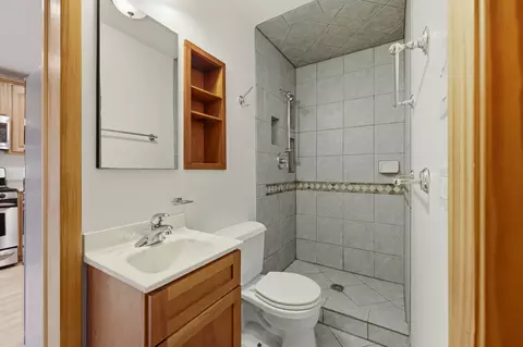 Bath - 440 Aster Ln, Hoffman Estates, IL 60169 photo 1 of 2