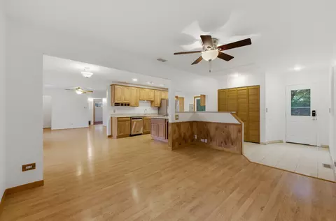 Living - 440 Aster Ln, Hoffman Estates, IL 60169 photo 2 of 5