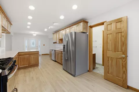 Kitchen - 440 Aster Ln, Hoffman Estates, IL 60169 photo 5 of 5