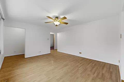 Living - 440 Aster Ln, Hoffman Estates, IL 60169 photo 4 of 5