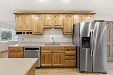 Kitchen - 440 Aster Ln, Hoffman Estates, IL 60169 photo 3 of 5
