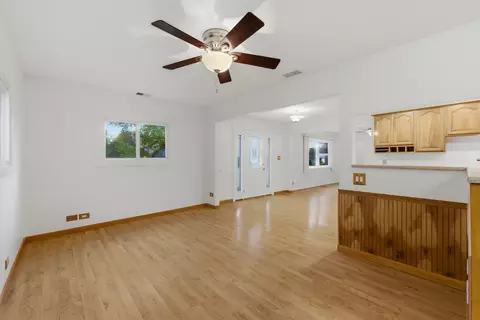 Living - 440 Aster Ln, Hoffman Estates, IL 60169 photo 3 of 5