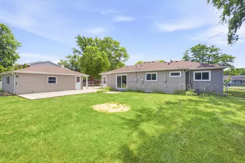 Exterior - 440 Aster Ln, Hoffman Estates, IL 60169 photo 5 of 6