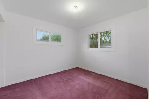 Bedroom - 440 Aster Ln, Hoffman Estates, IL 60169 photo 3 of 6
