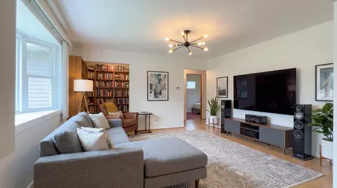 Living - 440 Aster Ln, Hoffman Estates, IL 60169 photo 5 of 5