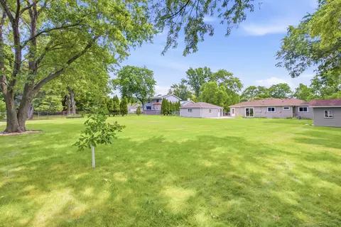 Exterior - 440 Aster Ln, Hoffman Estates, IL 60169 photo 6 of 6