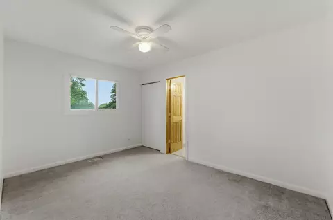 Bedroom - 440 Aster Ln, Hoffman Estates, IL 60169 photo 1 of 6