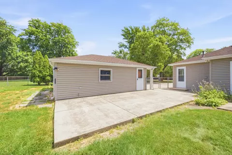 Exterior - 440 Aster Ln, Hoffman Estates, IL 60169 photo 4 of 6