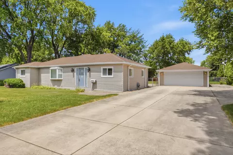 Exterior - 440 Aster Ln, Hoffman Estates, IL 60169 photo 2 of 6