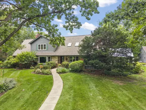 27 W118 Cove Ln, Warrenville, IL 60555