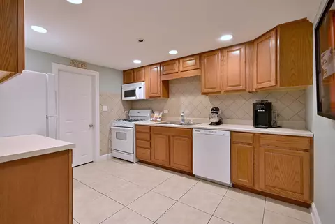 Kitchen - 101 E Bryn Mawr Ave, Itasca, IL 60143 photo 3 of 3