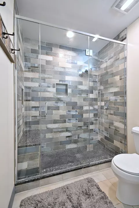 Bath - 101 E Bryn Mawr Ave, Itasca, IL 60143 photo 3 of 4
