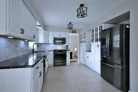 Kitchen - 101 E Bryn Mawr Ave, Itasca, IL 60143 photo 2 of 3