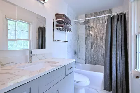 Bath - 101 E Bryn Mawr Ave, Itasca, IL 60143 photo 1 of 4