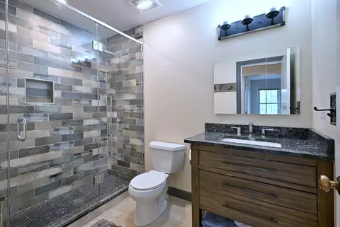 Bath - 101 E Bryn Mawr Ave, Itasca, IL 60143 photo 2 of 4