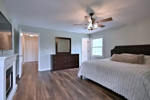 Bedroom - 101 E Bryn Mawr Ave, Itasca, IL 60143 photo 2 of 4