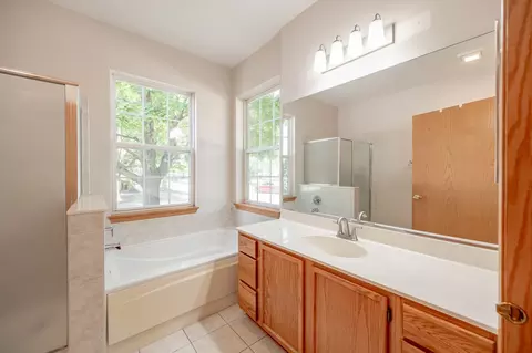 Bath - 21366 W Juniper Ln, Plainfield, IL 60544 photo 2 of 2