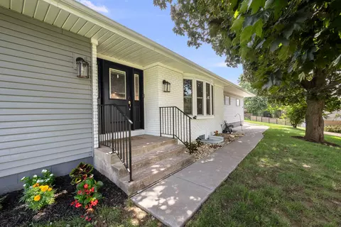 3515 Moencks Rd, Bettendorf, IA 52722